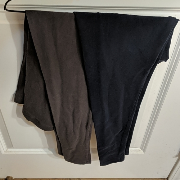 Pair of Victoria Secret Leggings - Picture 2 of 3